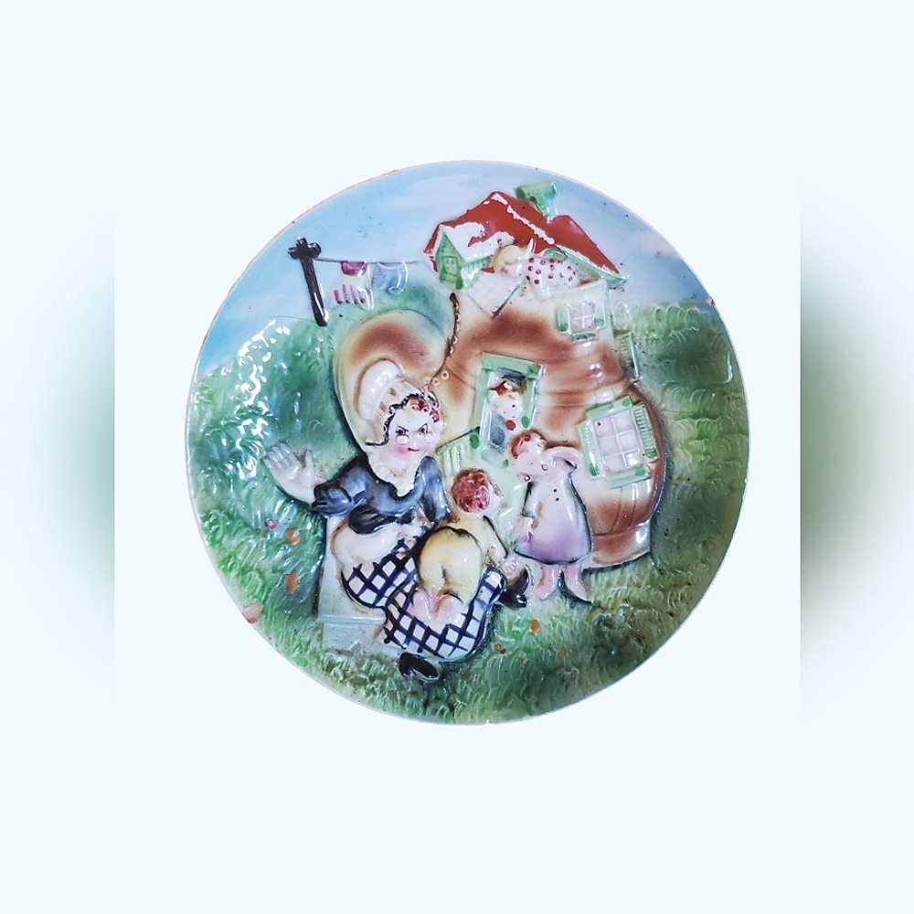 Vintage old woman who lived in a shoe wall plate